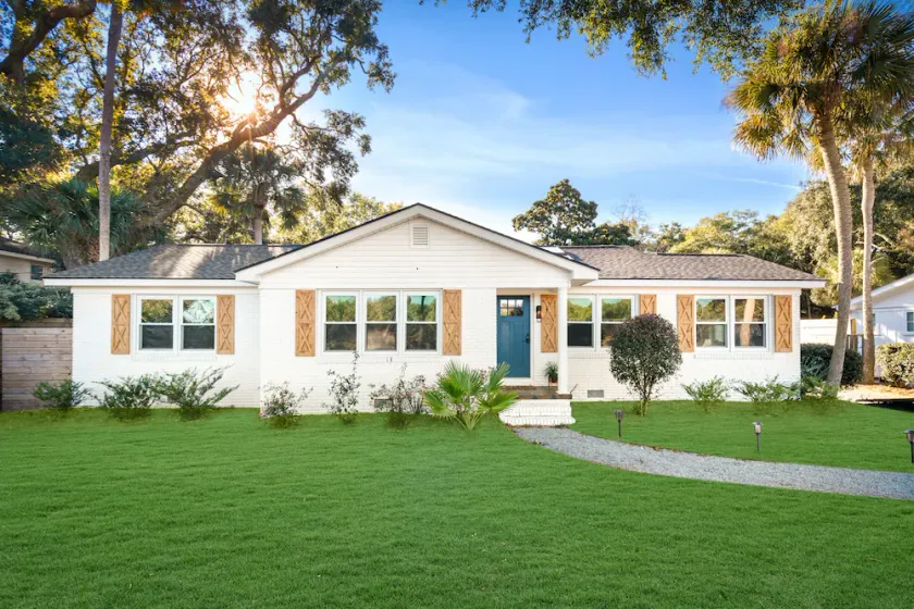 Beautiful Pet Friendly Beach House with Private Backyard Oasis. - Image 1