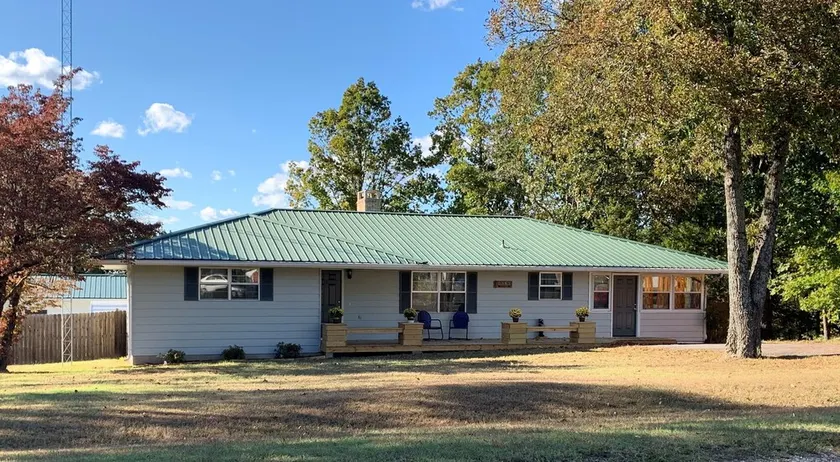 Ozark Guesthouse on Bull Shoals Lake with access to boat dock/swim platform - Image 1
