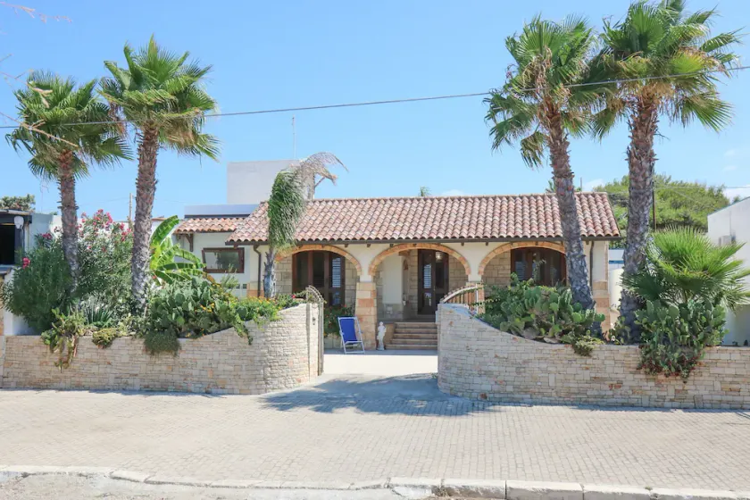VILLA JINETTE fronte mare - Image 1