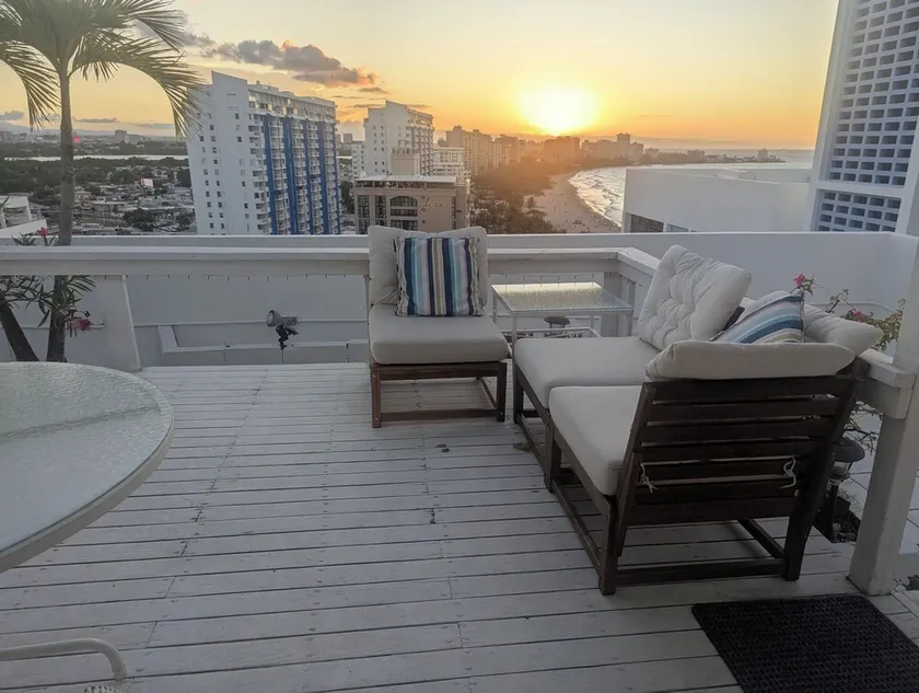 Rooftop, private garden penthouse, 2 beach view Bedrooms, free parking, WIFI - Image 1