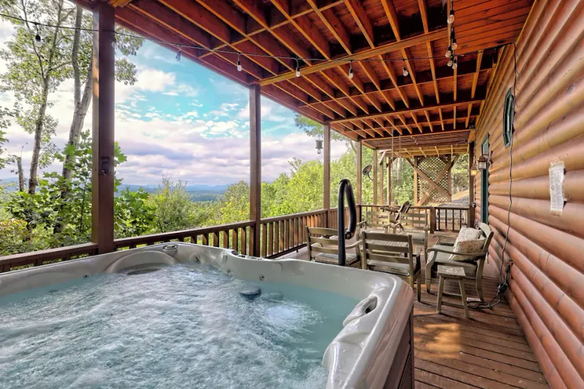 Stunning Views, 3 King Suites, Relax in Luxury - MasterPeace Cabin - Image 1
