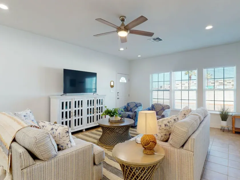 BH211 Beautiful Beach Inspired Townhome with a Shared Pool and Golf Cart Accessible - Image 1
