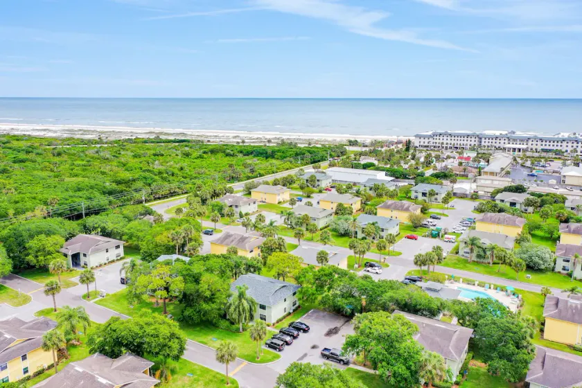Charming Condo w/ Pool – Close to the Beach, Near Lighthouse & Downtown - Image 1