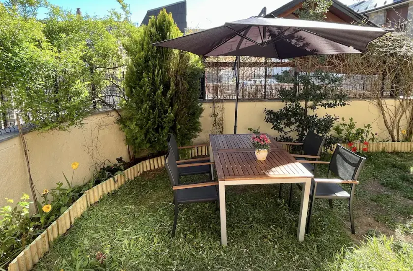 Lejlighed med privat have - Image 1