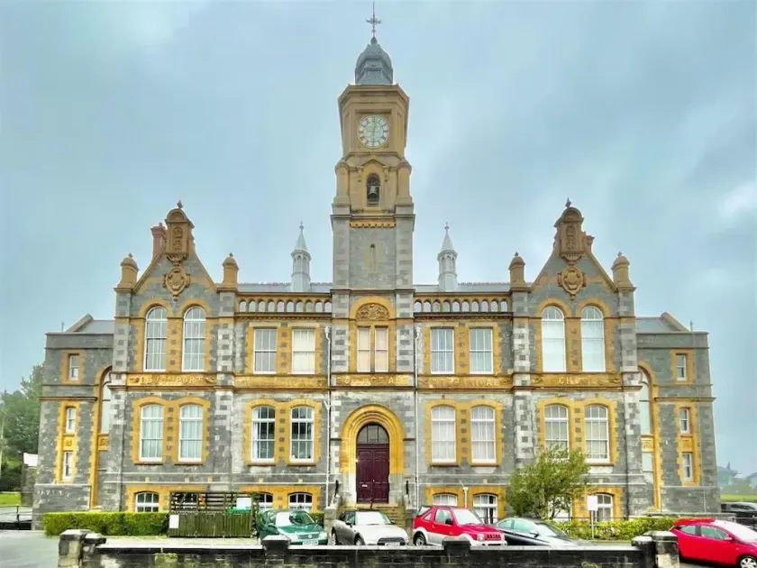 Luxury Apartment in Grade II listed building - Image 1