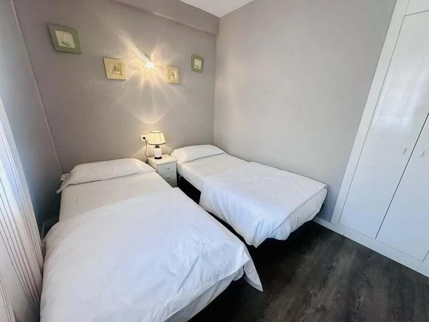 A564 - Bel appartement en face de la plage avec parking - Image 1