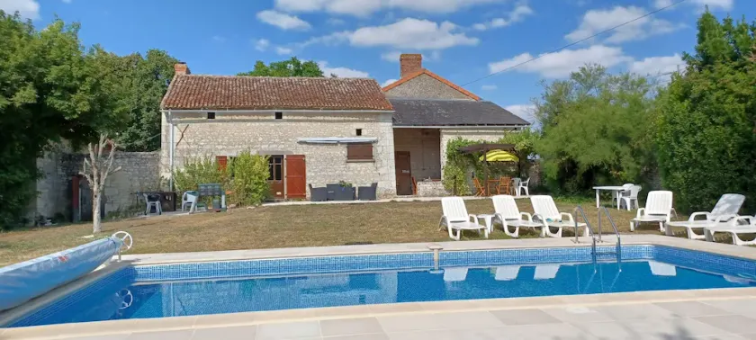 Ferme spacieuse avec piscine privée - Image 1