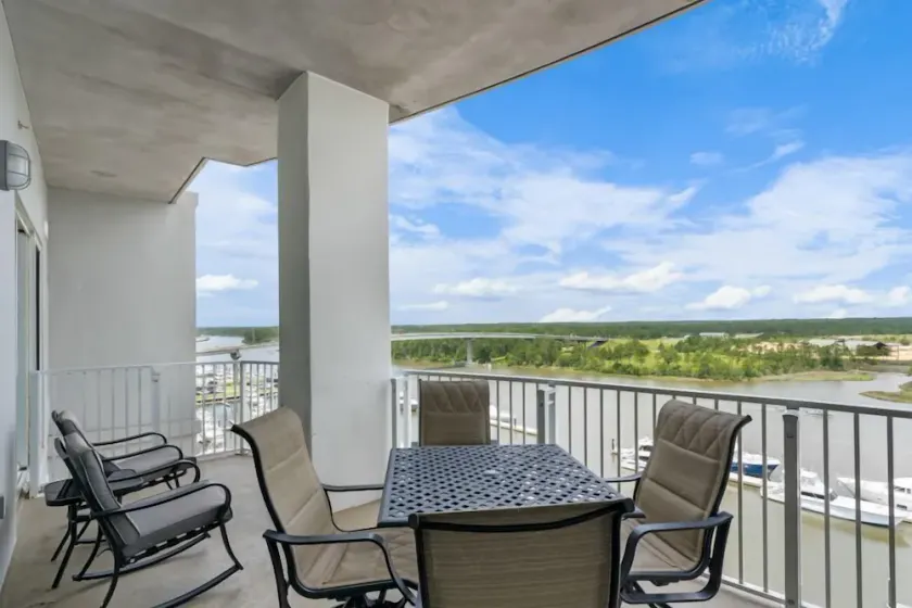 Wharf 412 - 2 Br condo - Image 1