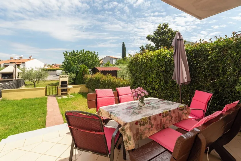 7 persons, only 400m from Brulo beach, 3 bedrooms, 2 bathrooms and garden. - Image 1