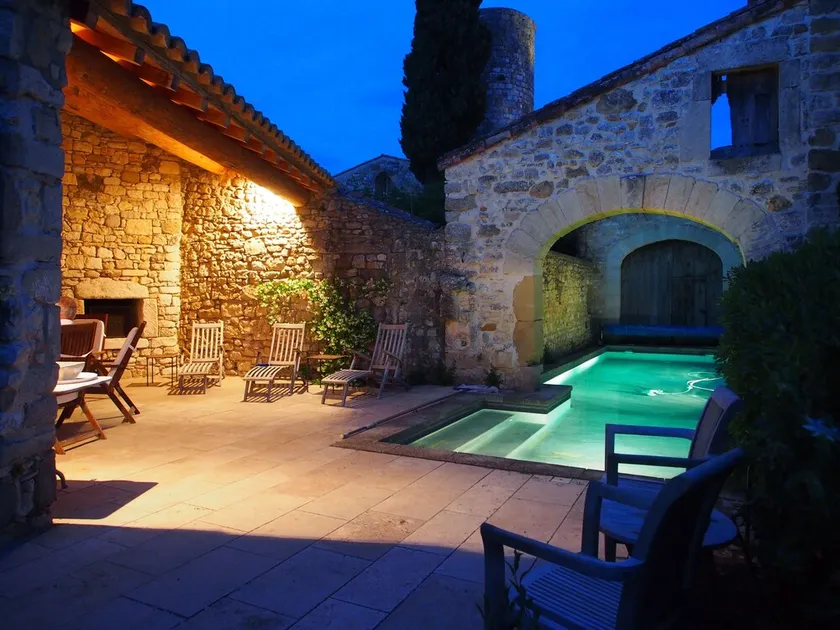 Mas de la Chapelle ~ maison de maître en pierre avec piscine chauffée. - Image 1