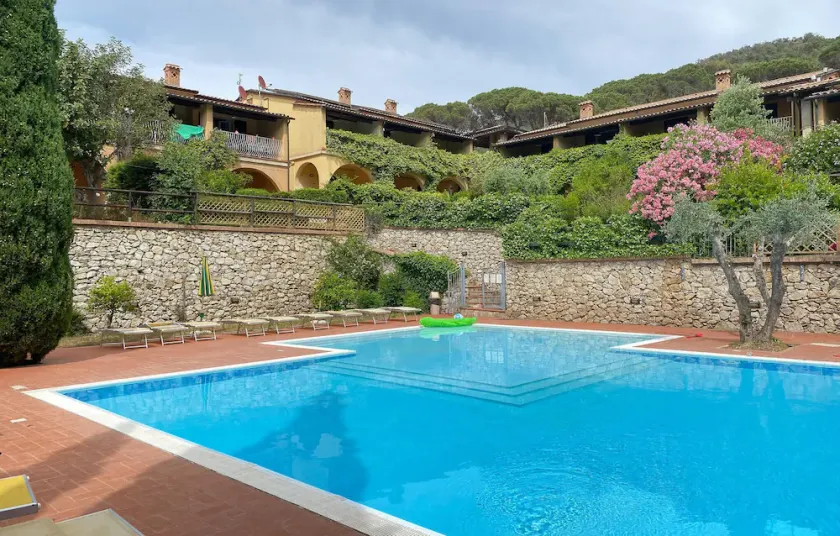 1 Bedroom Beach Front Apartment In Nisportino - Image 1