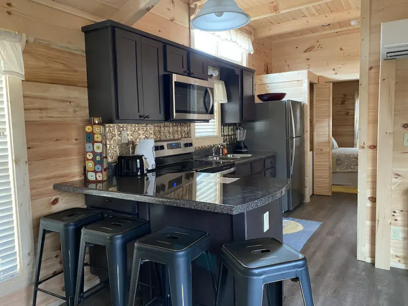 Serene Country Cabin. 30 min from TIEC, FENCE, hiking, & Spartanburg. - Image 1
