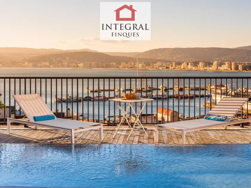 Modern Penthouse with Terrace & AC - Palamós - Image 1