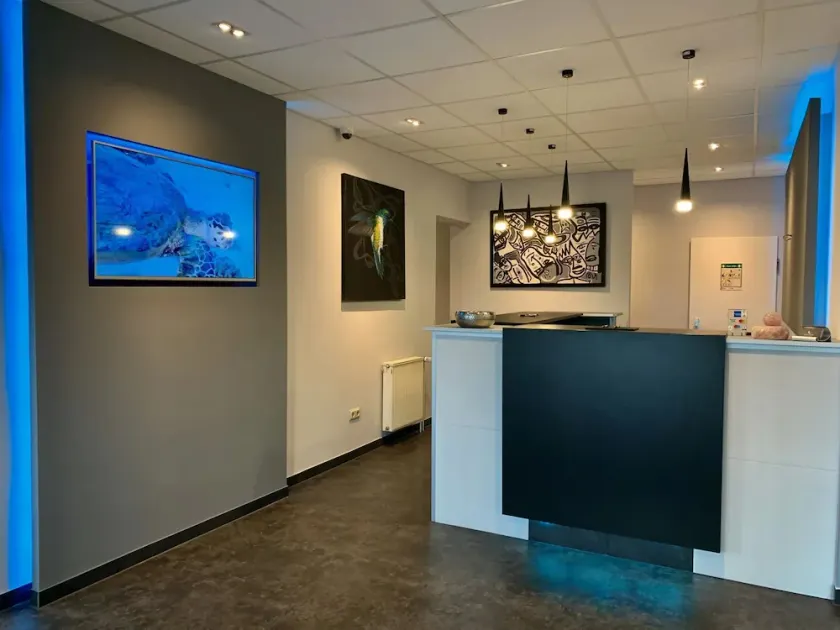 Confour Hotel - Image 1