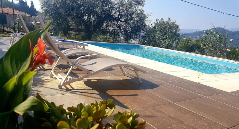 Giulia lägenhet i Villa med trädgårdsparkering delad inomhuspool - Image 1