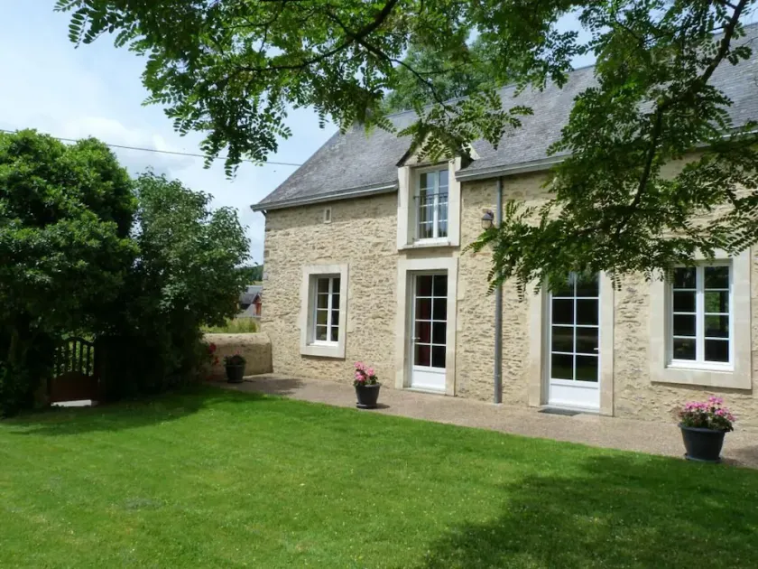 Charming Stone House with Garden, Terrace, Ping-Pong, Near Medieval Sites - Image 1