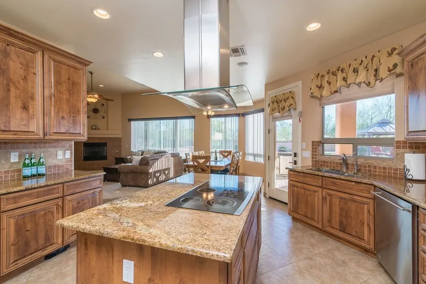 Casa Vista 4 Bedroom Home by RedAwning - Image 1