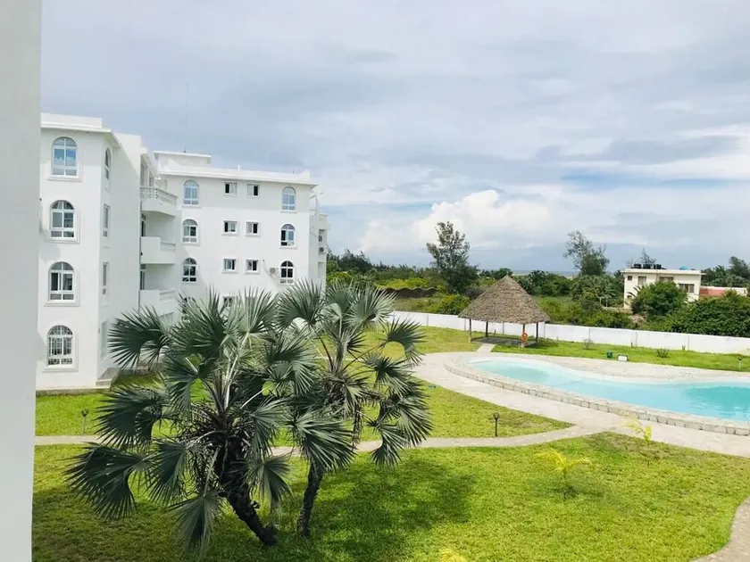 Spacious 1-bedroom rental unit next to the beach - Image 1
