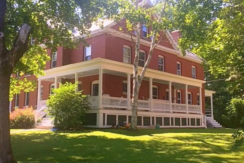 Historic Officer's Quarters House on Great Diamond Island Near Beaches - Image 1