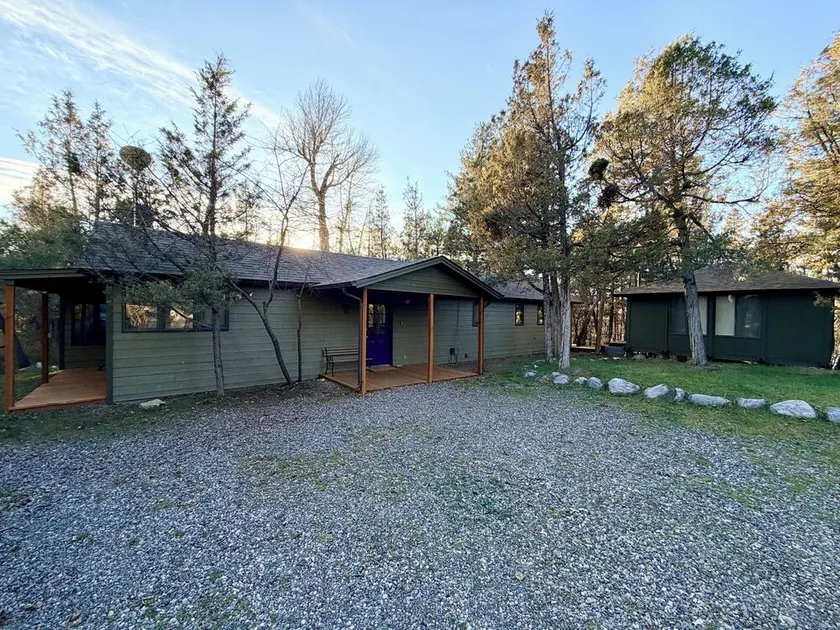 Yellowstone Pines: Private River Retreat at Pine Creek - Image 1