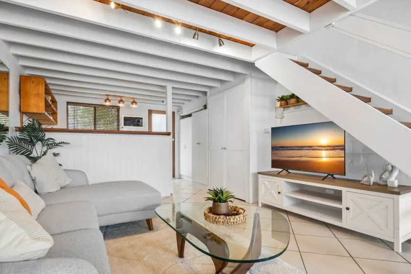 Chic 2-Bed Cabin-Style Home by Mooloolaba Beach - Image 1