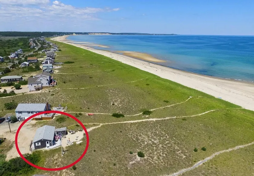 Sagamore Beachfront Cottage Escape - Image 1
