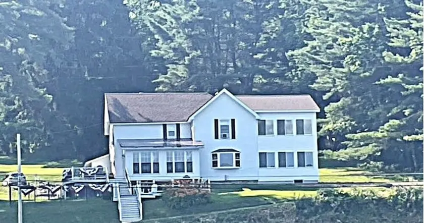 Logement de luxe surplombant le lac Otsego avec front de mer privé. 11 chambres. - Image 1