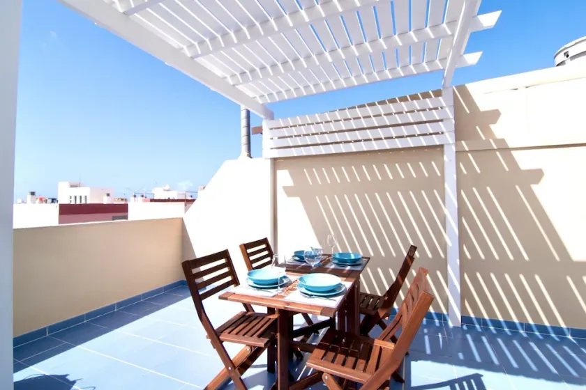 Triplex moderne avec terrasse vue mer à 2 pas du centre - Image 1