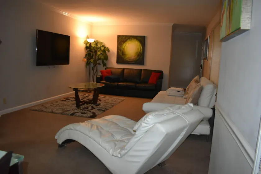 Cozy Buckhead Home - Image 1