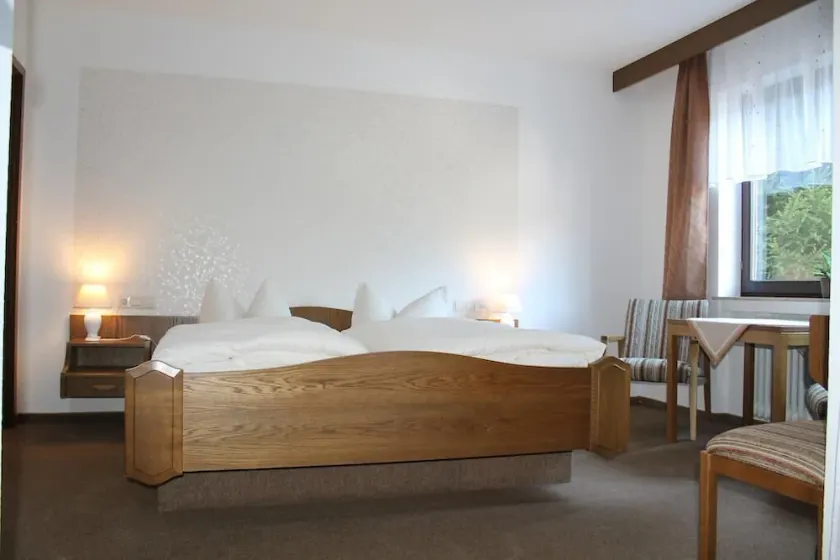 Quite double rooms with breakfast - Image 1