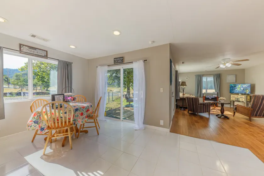 Charming Cottage near historic Jacksonville. Wi-Fi, fenced pet area. - Image 1