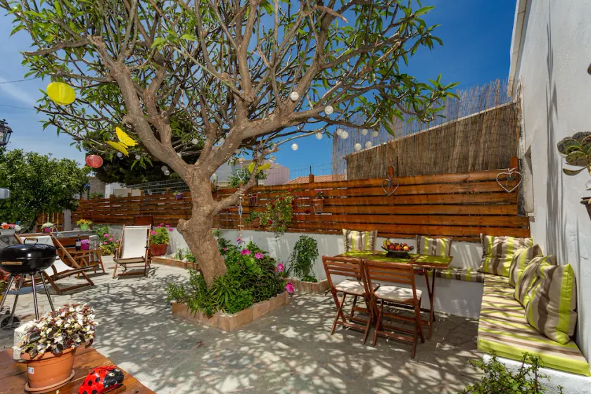 2BD Traditional Mediterranean Family House 10min from the beach - Image 1