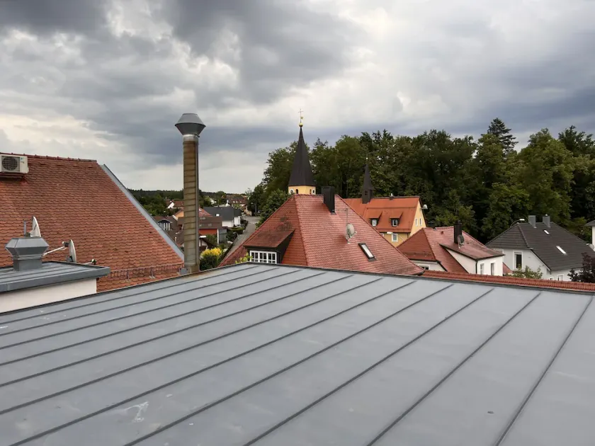 Penthouse above the rooftops with roof terrace and far-reaching views - Image 1