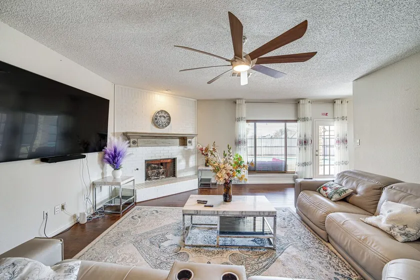 Walk to Lake! Home w/ Pool Near At&t Stadium - Image 1