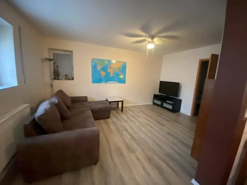 Top renovated apartment/modern furnishings! up to 4P. - Image 1