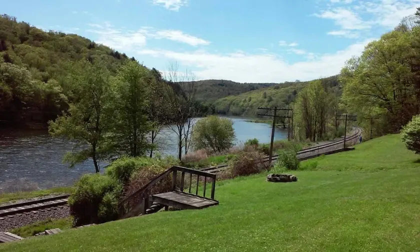 On the Delaware River, beautiful views, fishing, kayaking, floating, swimming - Image 1