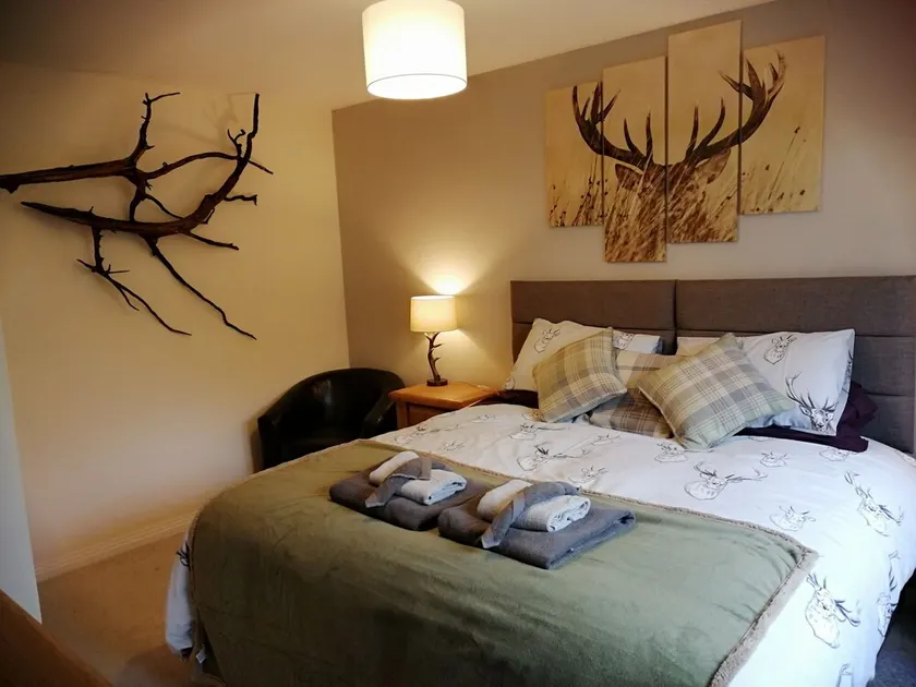 Spacious Highland Getaway*ALL rooms en-suite* (3rd Bedroom optional extra) - Image 1