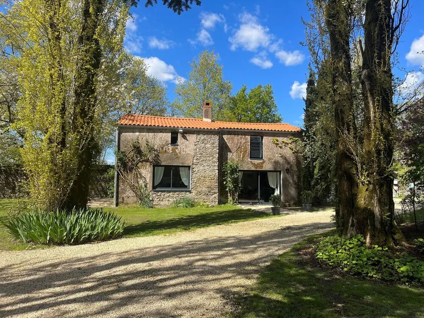 Charming Cottage near Loire: Private Terrace, 2 Ensuite BRs, Baby Gear, WiFi, Pet-Friendly - Image 1