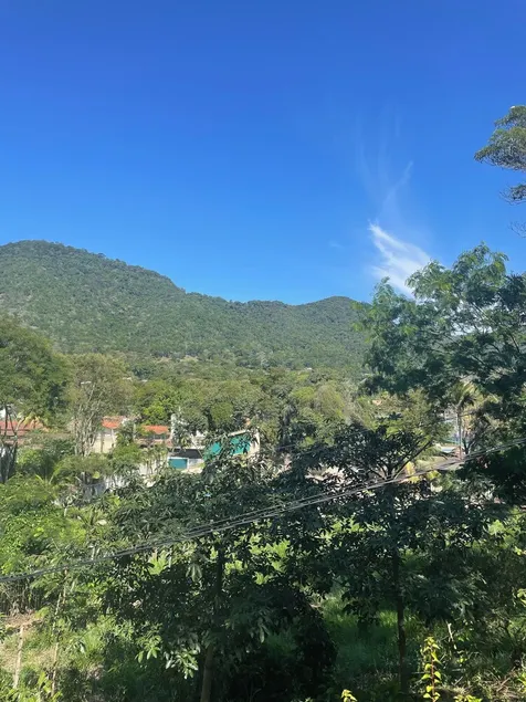 Casinha na natureza perto das praias - Image 1
