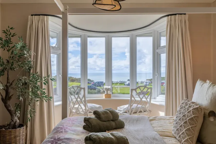 Seaview House - 5 Bedroom - Southgate - Image 1