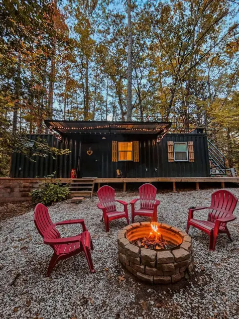 Cozy container cabin nestled in the Angelina National Forrest! - Image 1