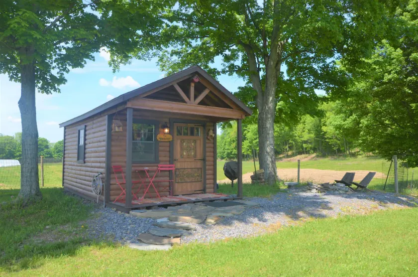 The Wren's Nest at Scottland Yard Farm, a Romantic Cabin - Image 1