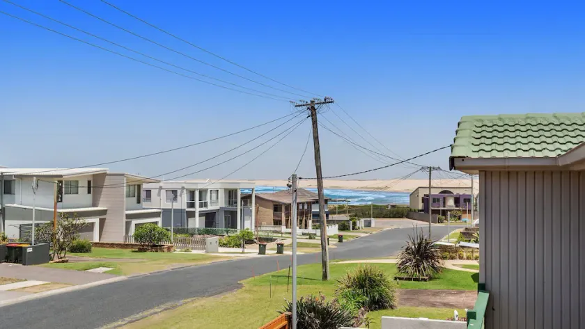1/32 Ocean Avenue - three bedrooms, three bathrooms, air con, boat parking & water views - Image 1