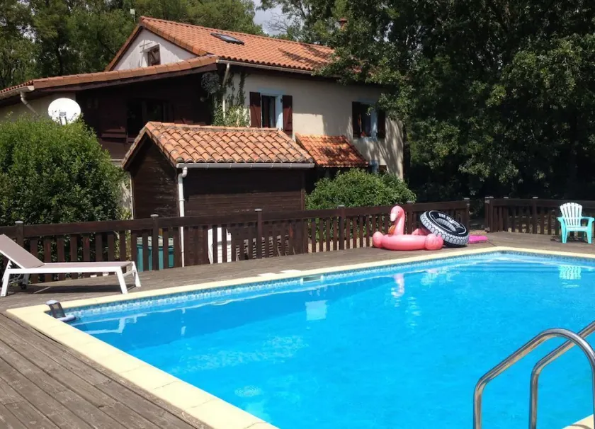 Smuk fritliggende Charentais bondegård med stor pool og åben udsigt - Image 1
