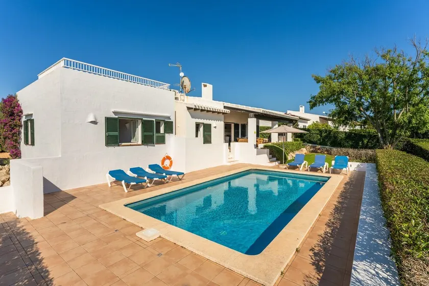 Schönes Ferienhaus \"Bini S Aigo\" mit Meerblick, WLAN und Pool - Image 1