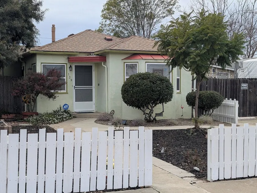 Cute Wine Country Bungalow - Image 1