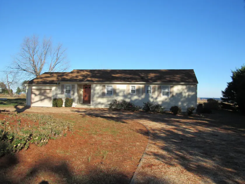 Little Bay Waterfront Retreat - Image 1
