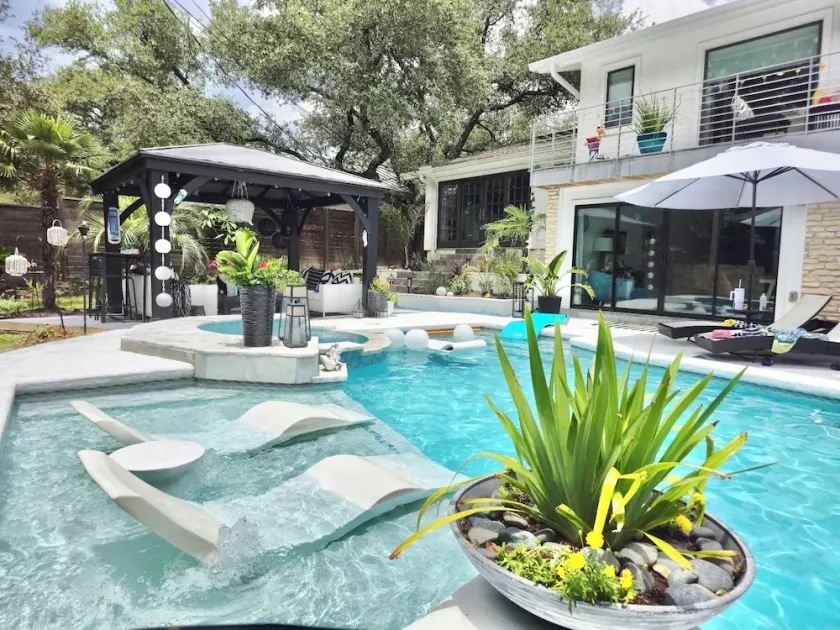 Artsy...Luxury Resort style living with POOL and JACUZZI near Downtown! - Image 1