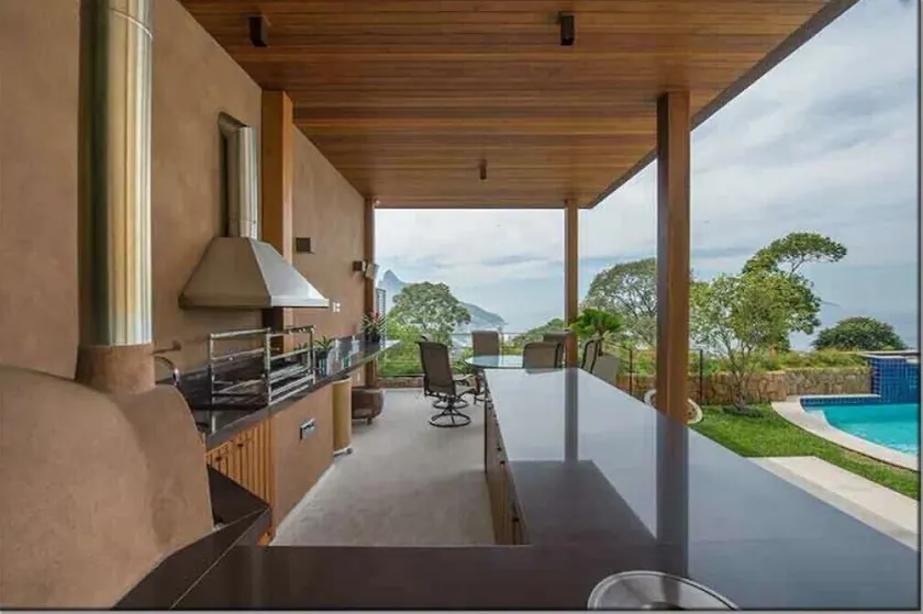 Mansion in São Conrado with 4 suites - Image 1