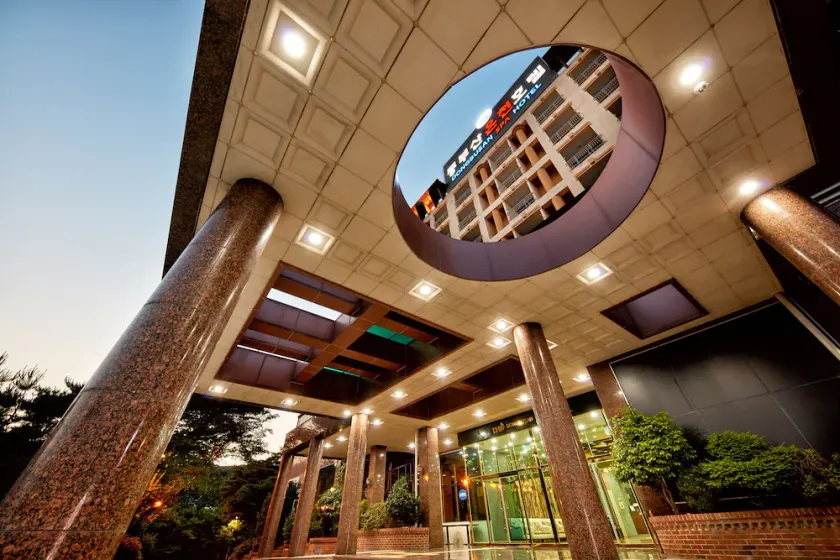 Dongbusan Oncheon Hotel - Image 1